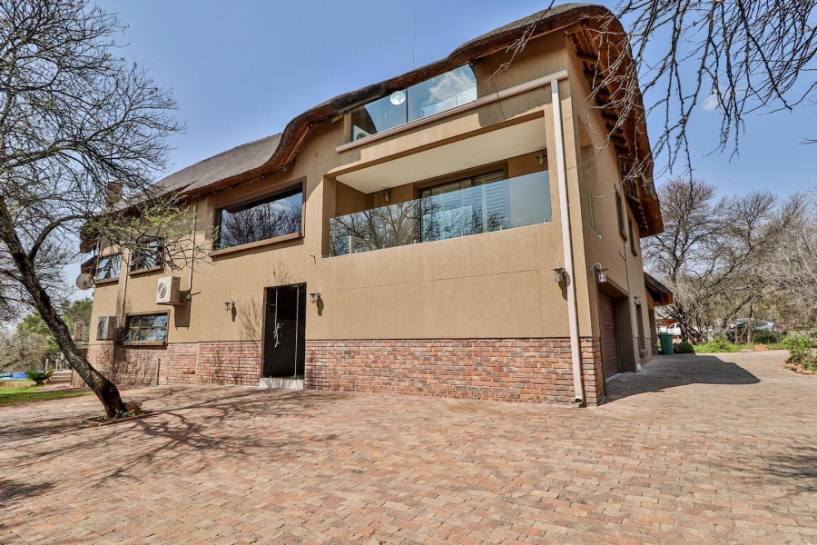 4 Bedroom Property for Sale in Boschenvaal River Front Lodges Free State
